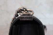 画像をギャラリービューアに読み込む, CHANEL/シャネル ボーイシャネルチェーンショルダーバッグ キャビアスキン ブラック/シルバー金具 ショルダーバッグ 800080038
