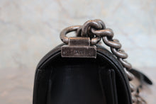 画像をギャラリービューアに読み込む, CHANEL/シャネル ボーイシャネルチェーンショルダーバッグ キャビアスキン ブラック/シルバー金具 ショルダーバッグ 800080038
