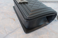 画像をギャラリービューアに読み込む, CHANEL/シャネル ボーイシャネルチェーンショルダーバッグ キャビアスキン ブラック/シルバー金具 ショルダーバッグ 800080038
