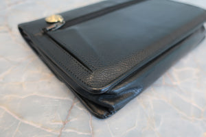 CHANEL CC mark chain wallet Caviar skin Black/Gold hadware Shoulder bag 700090052