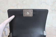 画像をギャラリービューアに読み込む, CHANEL/シャネル ボーイシャネルチェーンショルダーバッグ キャビアスキン ブラック/シルバー金具 ショルダーバッグ 800080038
