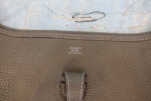 將圖片載入圖庫檢視器 HERMES／エルメス エブリン3ＰＭ トリヨンクレマンス エトゥープ Z刻印 ショルダーバッグ 800090159
