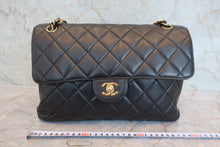 Load image into Gallery viewer, CHANEL Medium Matelasse Double Face shoulder bag Lambskin Black/Gold hadware Shoulder bag 800020109
