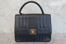 将图片加载到图库查看器，CHANEL/香奈儿 coco小姐 手提包 荔枝皮 Black/Gold hardware(黑色/金色金属) 手提包 800100014
