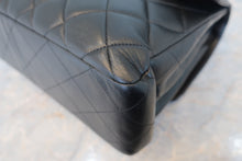 Load image into Gallery viewer, CHANEL Medium Matelasse Double Face shoulder bag Lambskin Black/Gold hadware Shoulder bag 800020109
