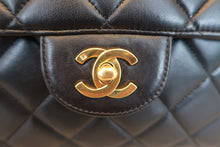 Load image into Gallery viewer, CHANEL Medium Matelasse Double Face shoulder bag Lambskin Black/Gold hadware Shoulder bag 800020109
