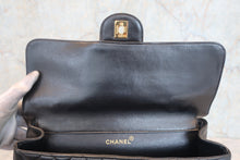 Load image into Gallery viewer, CHANEL Medium Matelasse Double Face shoulder bag Lambskin Black/Gold hadware Shoulder bag 800020109
