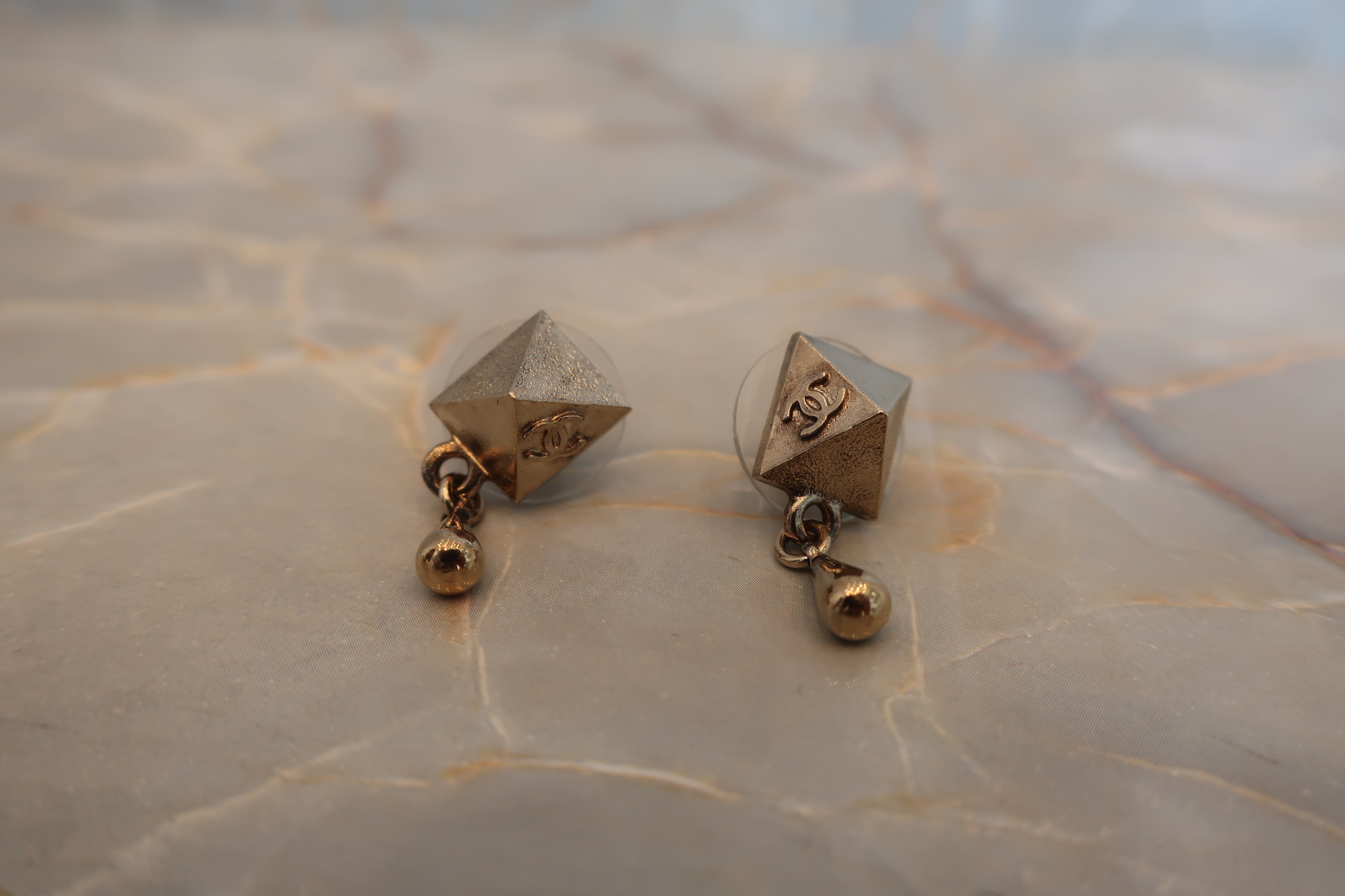 CHANEL Rhinestone CC mark teardrop earrings Gold plate Gold Earring 30 –  BRANDSHOP-RESHINE