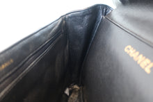 Load image into Gallery viewer, CHANEL Medium Matelasse Double Face shoulder bag Lambskin Black/Gold hadware Shoulder bag 800020109
