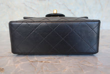 将图片加载到图库查看器，CHANEL/香奈儿 迷你CF 单盖包 链条包 羊皮 Black/Gold hardware(黑色/金色金属) 肩背包 800080224
