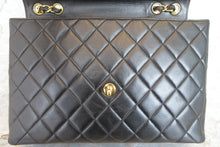将图片加载到图库查看器，CHANEL/香奈儿 中号CF 单盖包 链条包 羊皮 Black/Gold hadware(黑色/金色金属) 肩背包 700060096
