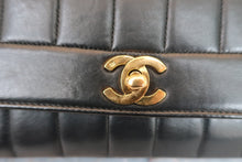 Load image into Gallery viewer, CHANEL Mademoiselle Single flap chain shoulder bag Lambskin Black/Gold hadware Shoulder bag 600040137

