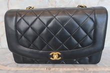 Load image into Gallery viewer, CHANEL Diana matelasse chain shoulder bag Lambskin Black/Gold hadware Shoulder bag 600090193
