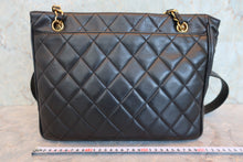 將圖片載入圖庫檢視器 CHANEL/シャネル マトラッセチェーントートバッグ ラムスキン ブラック/ゴールド金具 トートバッグ 800090233
