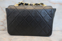 Load image into Gallery viewer, CHANEL Mini matelasse chain shoulder bag Lambskin Black/Gold hadware Shoulder bag 700020080
