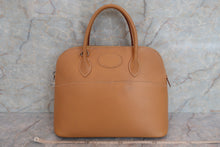 Load image into Gallery viewer, HERMES BOLIDE 35 Box carf leather Natural □C Engraving Shoulder bag 600070027
