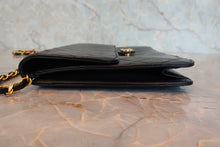 将图片加载到图库查看器，CHANEL/香奈儿 CF 按压锁 链条包 羊皮 Black/Gold hardware(黑色/金色金属) 肩背包 800090169
