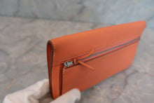 Load image into Gallery viewer, HERMES Dogon long Swift leather Mango □Q Engraving Wallet 500100065
