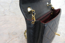 将图片加载到图库查看器，CHANEL/香奈儿 迷你CF 单盖 链条包 羊皮 Black/Gold hadware(黑色/金色金属) 肩背包 700060145
