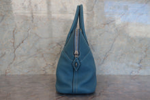 Load image into Gallery viewer, HERMES／BOLIDE 31 Clemence leather Blue jean □O Engraving Hand bag 700120075
