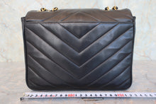 将图片加载到图库查看器，CHANEL/香奈儿 coco小姐 V线 链条包 羊皮 Black/Gold hardware(黑色/金色金属) 肩背包 800090202
