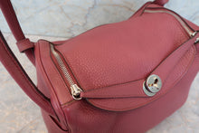 Load image into Gallery viewer, HERMES LINDY 30 Clemence leather Bois de rose □O Engraving Shoulder bag 700090129
