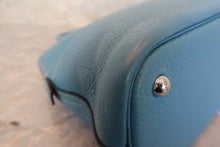 Load image into Gallery viewer, HERMES／BOLIDE 31 Clemence leather Blue jean □O Engraving Hand bag 700120075
