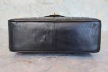 将图片加载到图库查看器，CHANEL/香奈儿 coco小姐 V线 链条包 羊皮 Black/Gold hardware(黑色/金色金属) 肩背包 800090202
