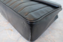将图片加载到图库查看器，CHANEL/香奈儿 coco小姐 V线 链条包 羊皮 Black/Gold hardware(黑色/金色金属) 肩背包 800090202

