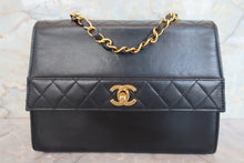 画像をギャラリービューアに読み込む, CHANEL/シャネル 台形チェーンショルダーバッグ ラムスキン ブラック/ゴールド金具 ショルダーバッグ 700080081
