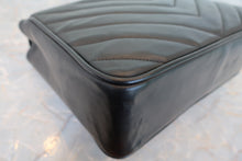 将图片加载到图库查看器，CHANEL/香奈儿 coco小姐 V线 链条包 羊皮 Black/Gold hardware(黑色/金色金属) 肩背包 800090202
