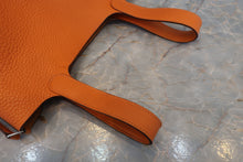 画像をギャラリービューアに読み込む, HERMES／エルメス ピコタンロックＰＭ トリヨンクレマンス オレンジ □O刻印 ハンドバッグ 800050105

