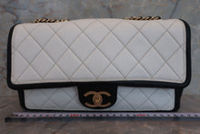 画像をギャラリービューアに読み込む, CHANEL/シャネル マトラッセチェーンショルダーバッグ ラムスキン ブラック/ホワイト/ゴールド金具 ショルダーバッグ 700070047
