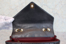 将图片加载到图库查看器，CHANEL/香奈儿 coco小姐 V线 链条包 羊皮 Black/Gold hardware(黑色/金色金属) 肩背包 800090202
