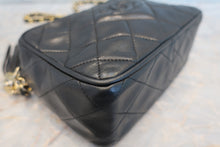 将图片加载到图库查看器，CHANEL/香奈儿 CF 流苏 链条 肩背包 羊皮 Black/Gold hadware(黑色/金色金属) 肩背包 700100184
