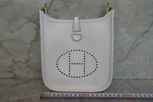 将图片加载到图库查看器，HERMES  EVELYNE TPM Clemence leather New white W刻印 Shoulder bag 700030183
