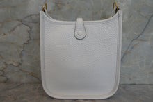 将图片加载到图库查看器，HERMES  EVELYNE TPM Clemence leather New white W刻印 Shoulder bag 700030183
