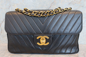 CHANEL/シャネル Vステッチチェーンショルダーバッグ ラムスキン ブラック/ゴールド金具 ショルダーバッグ 700030280