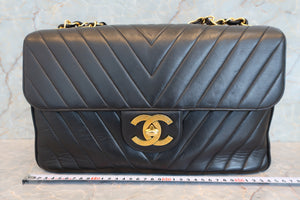 CHANEL/シャネル Vステッチチェーンショルダーバッグ ラムスキン ブラック/ゴールド金具 ショルダーバッグ 700030280