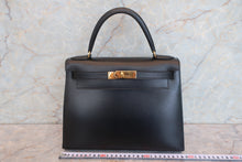 Load image into Gallery viewer, HERMES KELLY 28 Box carf leather Black 〇Z Engraving Shoulder bag 700090115

