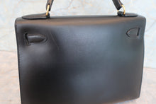 Load image into Gallery viewer, HERMES KELLY 28 Box carf leather Black 〇Z Engraving Shoulder bag 700090115
