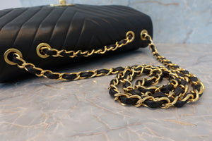 CHANEL/シャネル Vステッチチェーンショルダーバッグ ラムスキン ブラック/ゴールド金具 ショルダーバッグ 700030280