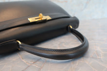 Load image into Gallery viewer, HERMES KELLY 28 Box carf leather Black 〇Z Engraving Shoulder bag 700090115
