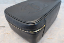 画像をギャラリービューアに読み込む, CHANEL/シャネル ココマーク2WAYバニティ キャビアスキン ブラック/ゴールド金具 バニティ 700100187
