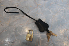 Load image into Gallery viewer, HERMES KELLY 28 Box carf leather Black 〇Z Engraving Shoulder bag 700090115
