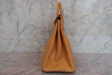 Load image into Gallery viewer, HERMES HAUT A COURROIRE 32 Fjord leather Natural sable □A Engraving Hand bag 700090116

