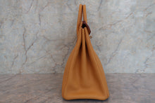 Load image into Gallery viewer, HERMES HAUT A COURROIRE 32 Fjord leather Natural sable □A Engraving Hand bag 700090116
