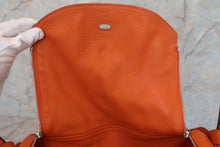 将图片加载到图库查看器，HERMES LINDY 34 Clemence leather Orange □P刻印 Shoulder bag 600080152
