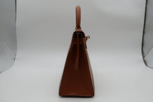 Load image into Gallery viewer, HERMES KELLY 28 Graine Couchevel leather Gold 〇T Engraving Shoulder bag 800100010
