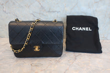 将图片加载到图库查看器，CHANEL/香奈儿 迷你CF 单盖 链条包 羊皮 Black/Gold hadware(黑色/金色金属) 肩背包 800020181
